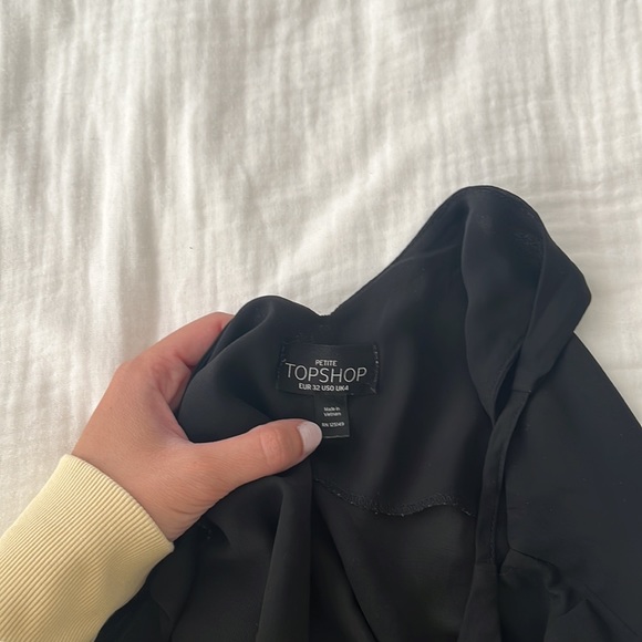 5/30❤️‍🔥 Top shop petite black blouse top size 0 - Picture 2 of 2